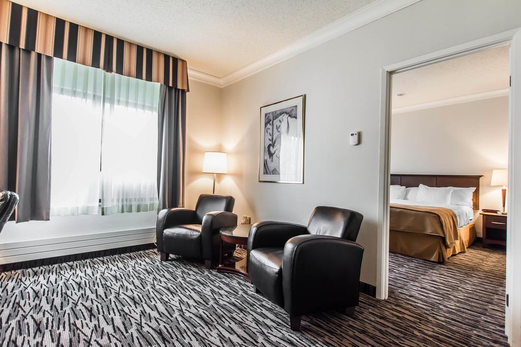 Quality Inn & Suites Garden Of The Gulf Summerside Exterior photo