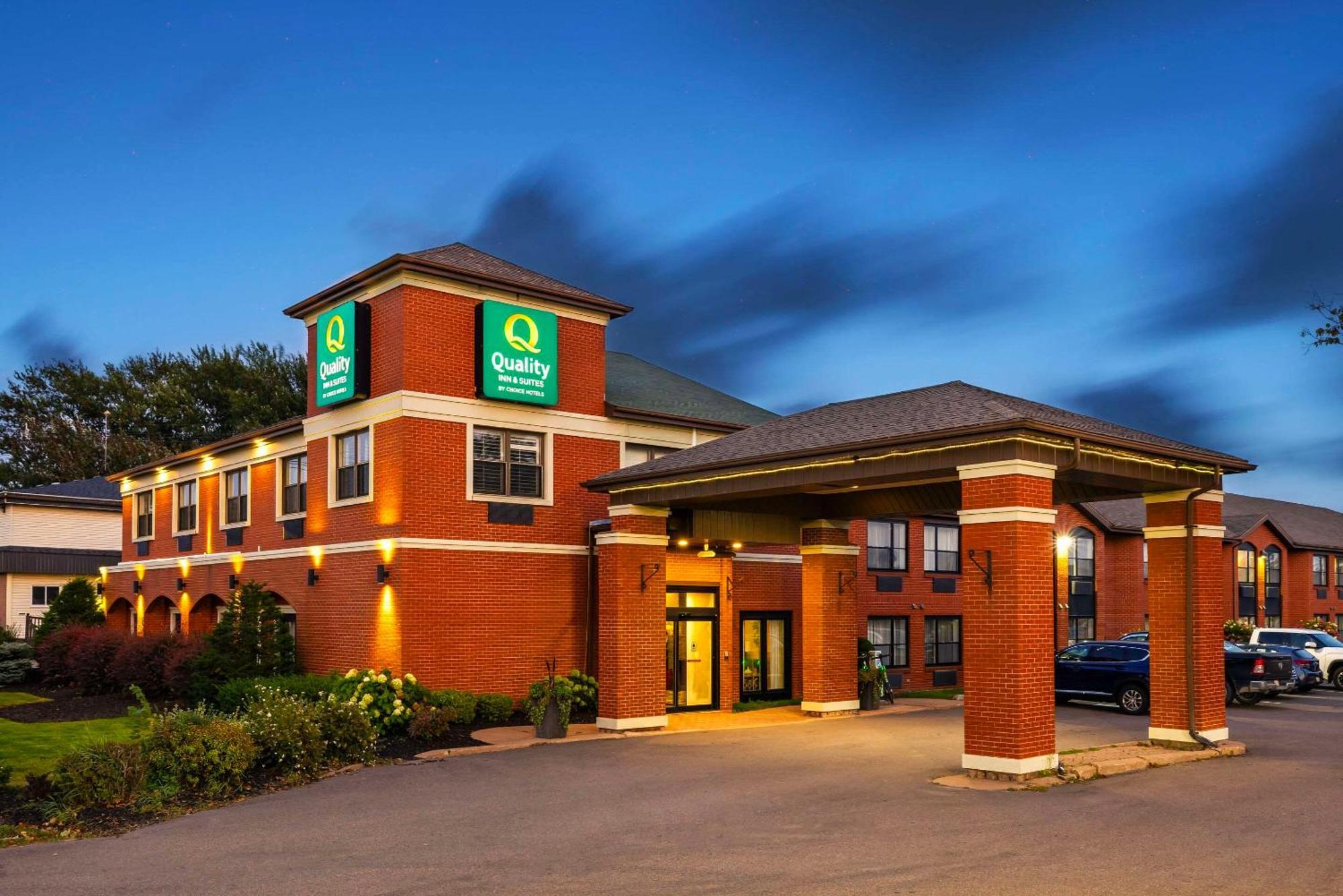 Quality Inn & Suites Garden Of The Gulf Summerside Exterior photo
