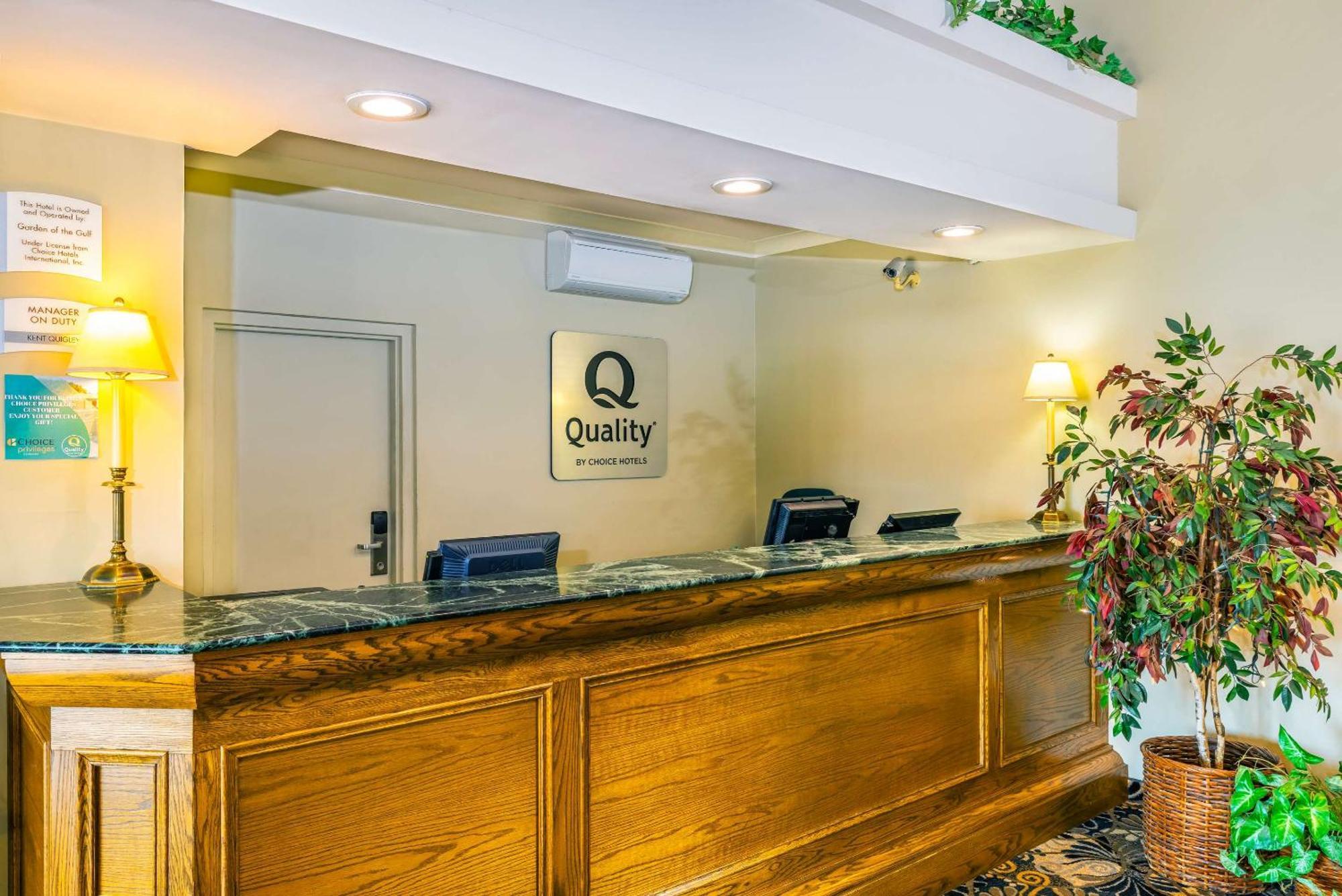 Quality Inn & Suites Garden Of The Gulf Summerside Exterior photo