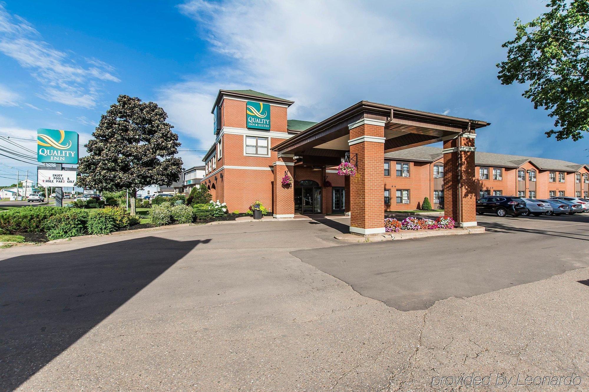 Quality Inn & Suites Garden Of The Gulf Summerside Exterior photo