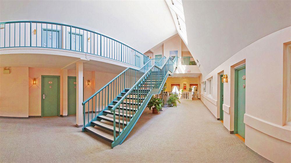 Quality Inn & Suites Garden Of The Gulf Summerside Interior photo